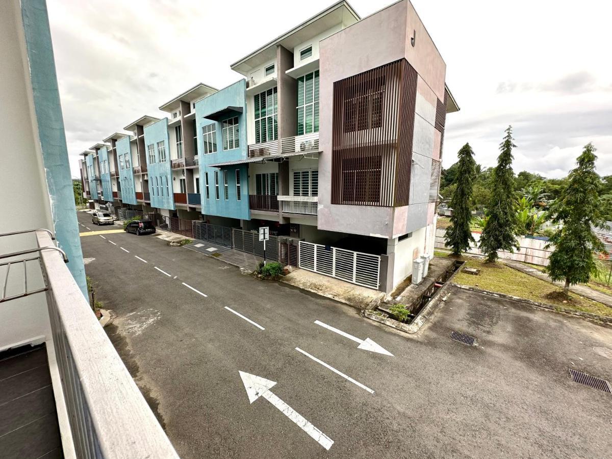Springfield 3-Storey Cheerful Townhouse #Yoyo Homestay Sandakan Exterior photo