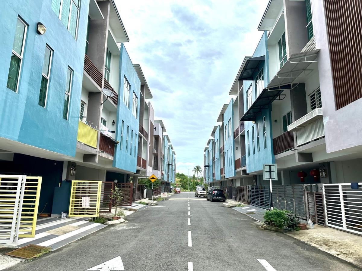 Springfield 3-Storey Cheerful Townhouse #Yoyo Homestay Sandakan Exterior photo