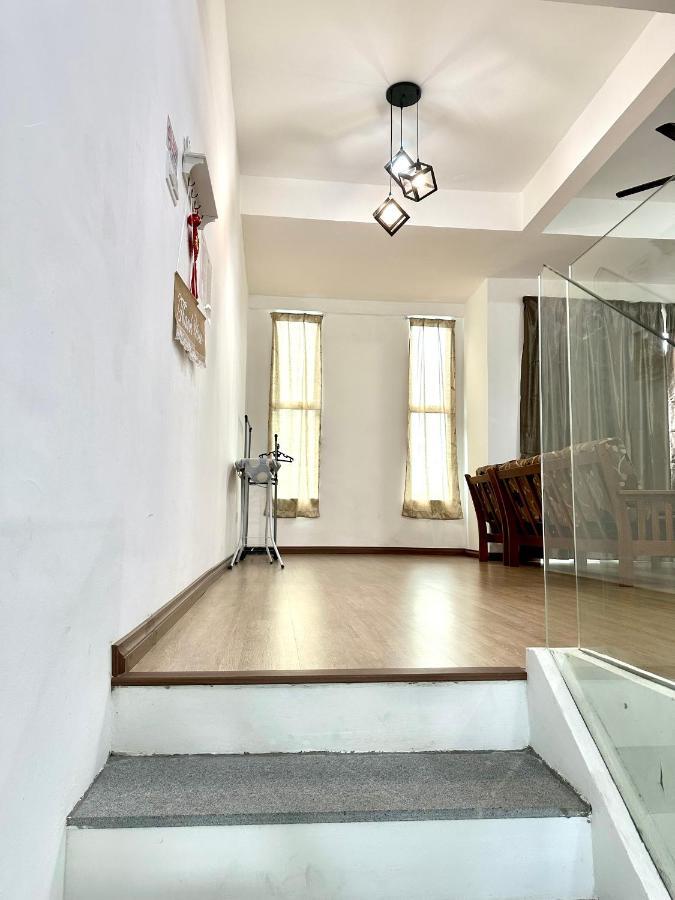 Springfield 3-Storey Cheerful Townhouse #Yoyo Homestay Sandakan Exterior photo