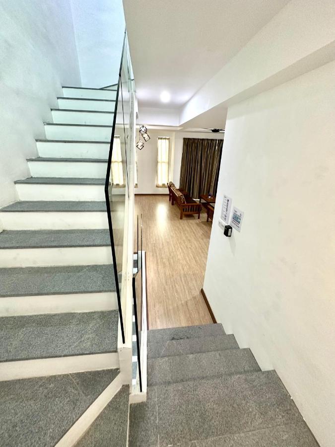 Springfield 3-Storey Cheerful Townhouse #Yoyo Homestay Sandakan Exterior photo